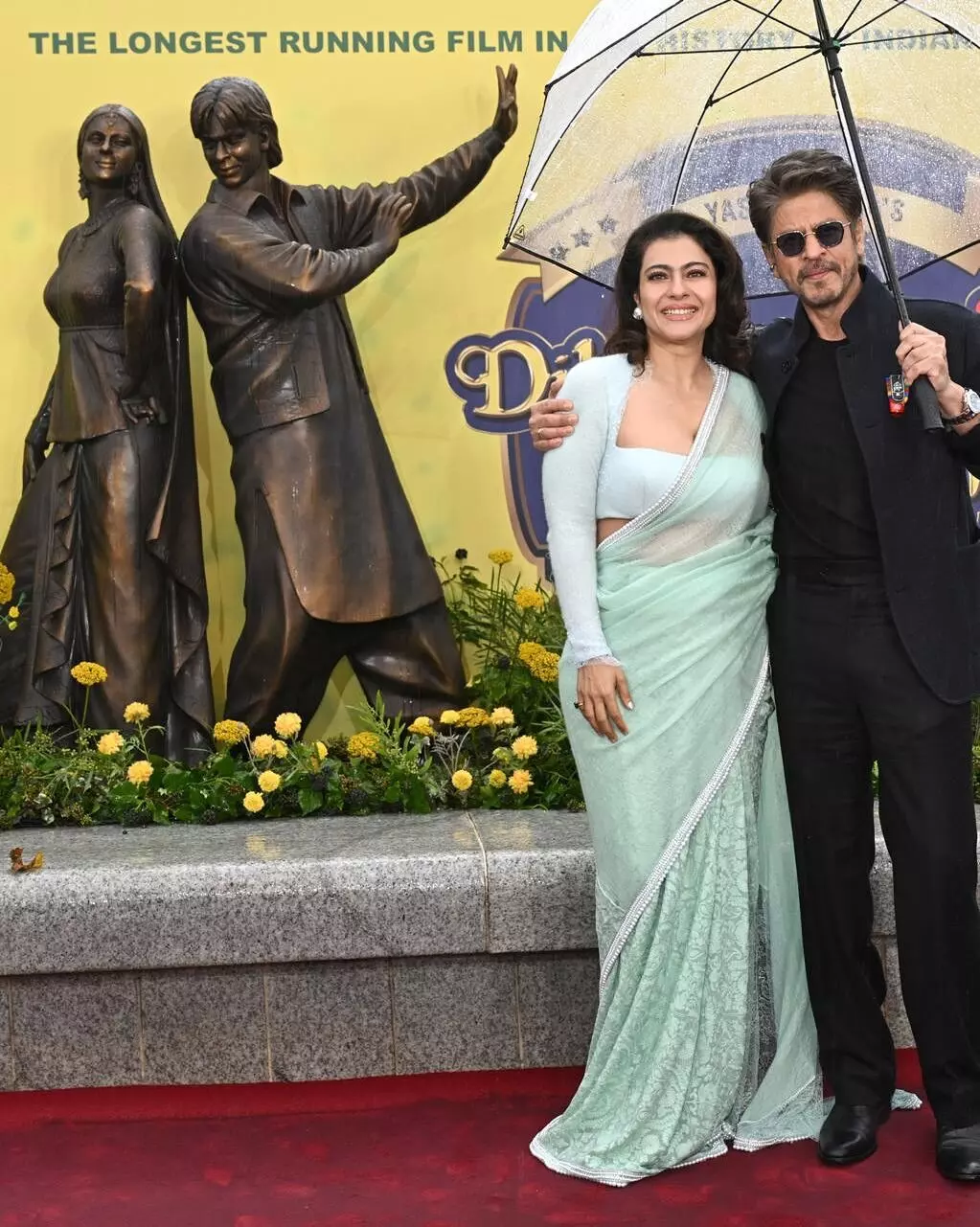 LONDON UNVEILS DDLJ STATUE, CELEBRATING 30 YEARS OF AN INDIAN CINEMA ICON