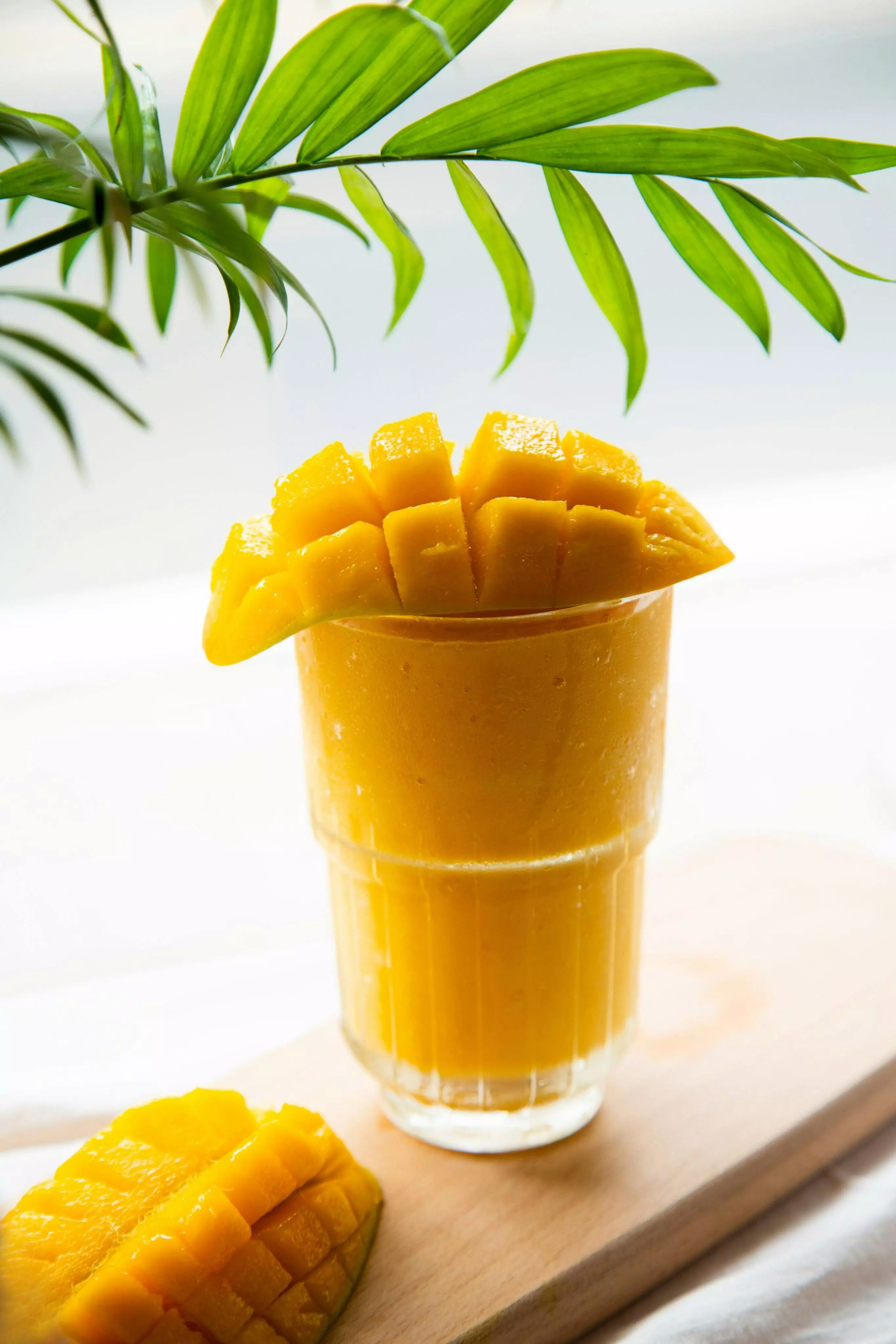 SUNSHINE IN A GLASS: MANGO YOGHURT SMOOTHIE SUNSHINE IN A GLASS: MANGO YOGHURT SMOOTHIE