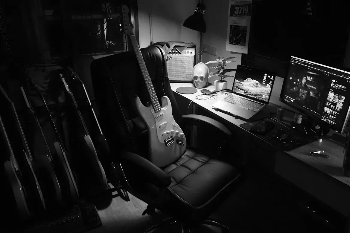MUSIC MEETS TECHNOLOGY MUSIC MEETS TECHNOLOGY